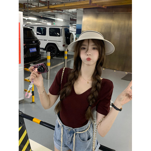 V領夏日多巴胺穿搭辣妹黑色T恤
