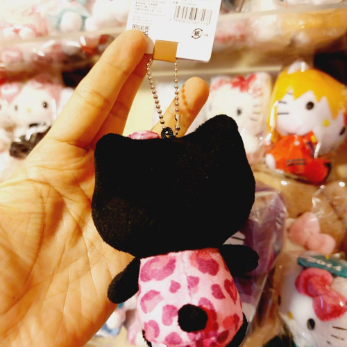 大耳牛24年10月日本限定版kitty三麗鷗卡通黑皮毛絨包掛件正品