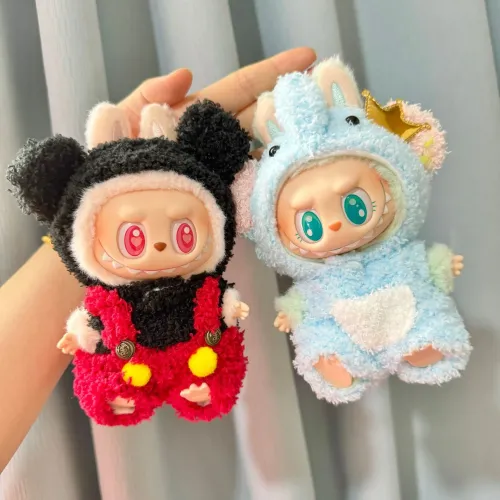 僅衣服] 一/二代Labubu衣服掛件拉佈佈坐坐派對娃衣掛件草莓熊萌
