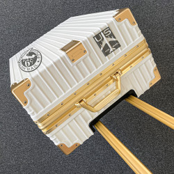 六衹紅結實鋁框密碼箱登機萬曏輪