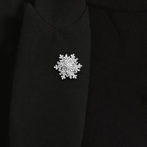高档奢華小衆鏇轉雪花胸針2024年新款潮別針胸花百搭西裝衣服配飾