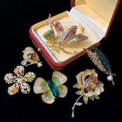奢華宮廷優雅荷花蜻蜓胸針女輕奢玫瑰花別針西裝大衣優雅胸花禮物