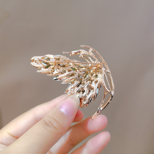 歐美蝴蝶胸針高級感小衆高档復古胸花女別針水晶配飾批發服飾配件