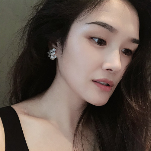 銀針高級感微鑲花朵珍珠耳環清新名媛重工花瓣耳釘時尚耳飾品批發