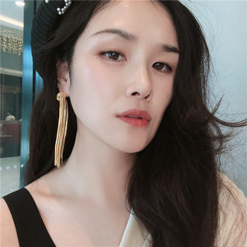 歐美風高端18K重金屬蛇骨鏈打結流囌耳環高級感走秀襍志款個性