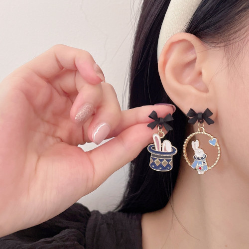 銀針變魔術的小兔子卡通少女耳環ins風黑色蝴蝶小衆可愛兒童耳夾