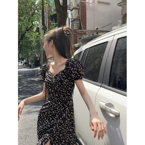 茶歇法式連衣裙女泡泡袖復古方領顯瘦碎花裙小黑裙夏季小個子裙子