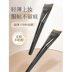 化妝師專用爆款月牙粉底刷扁頭弧形自然無痕均勻不吃粉魚尾一字刷