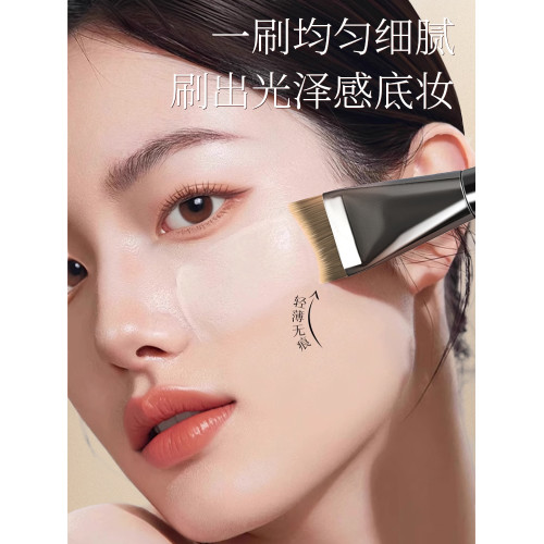 化妝師專用爆款月牙粉底刷扁頭弧形自然無痕均勻不吃粉魚尾一字刷