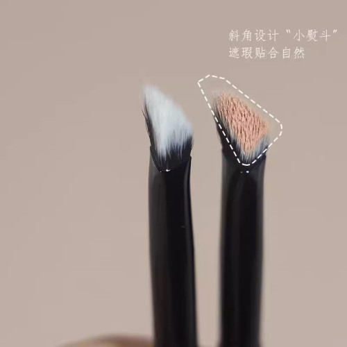 小紅薯爆火三角遮瑕精準遮黑眼圈淚溝鼻影高光細節刷斜扁頭化妝刷