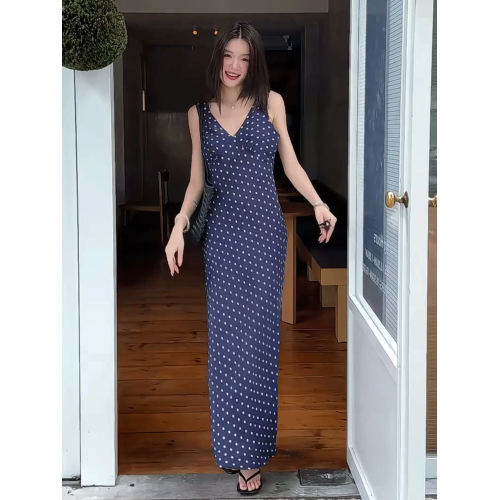 藍色波點吊帶連衣裙女2025夏季新款法式度假風高級感氣質無袖長裙