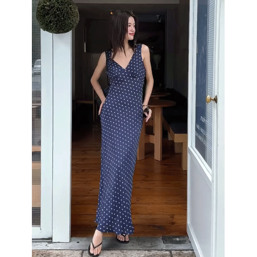 藍色波點吊帶連衣裙女2025夏季新款法式度假風高級感氣質無袖長裙