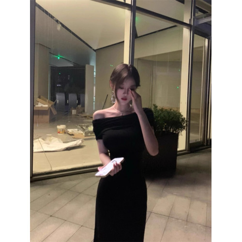黑色一字肩連衣裙女初夏穿搭禦姐高級感收腰中長裙法式短袖包臀裙
