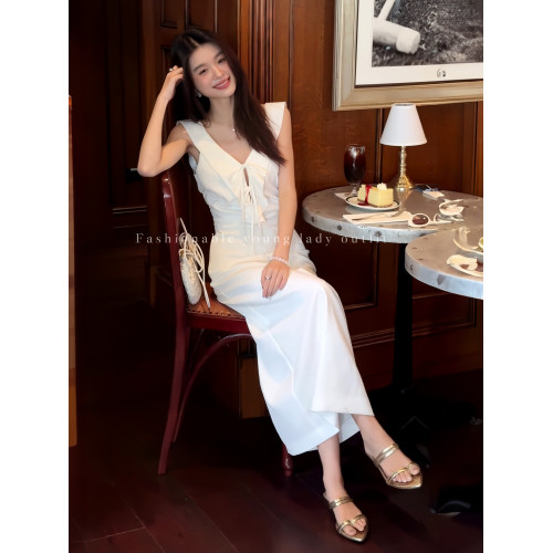 韓版V領綁帶連衣裙女2025夏新款荷葉邊露背設計收腰顯瘦氣質裙子