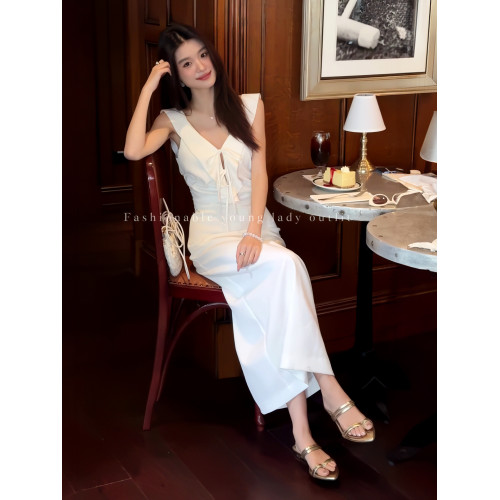 韓版V領綁帶連衣裙女2025夏新款荷葉邊露背設計收腰顯瘦氣質裙子