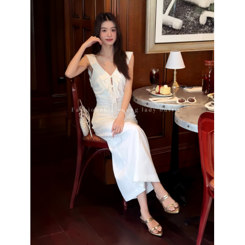 韓版V領綁帶連衣裙女2025夏新款荷葉邊露背設計收腰顯瘦氣質裙子