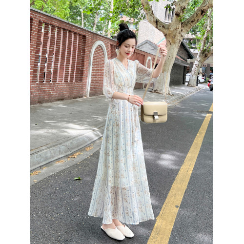 連衣裙2025夏季新款女裝小清新收腰高腰顯瘦燈籠袖V領長款茶歇裙