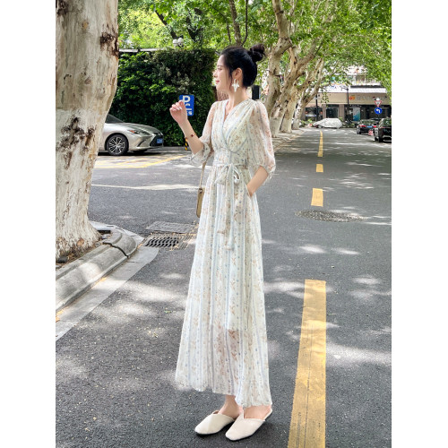 連衣裙2025夏季新款女裝小清新收腰高腰顯瘦燈籠袖V領長款茶歇裙