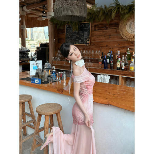氛圍感辣妹露肩一字肩連衣裙夏修身包臀魚尾裙海邊度假風碎花長裙