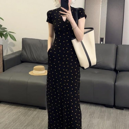 純欲風星星V領連衣裙2025新款修身收腰顯瘦設計感包臀裙時尚長裙