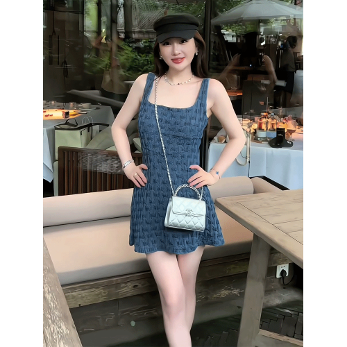 純欲別致小個子無袖吊帶連衣裙女2025年夏季新款氣質收腰顯瘦短裙