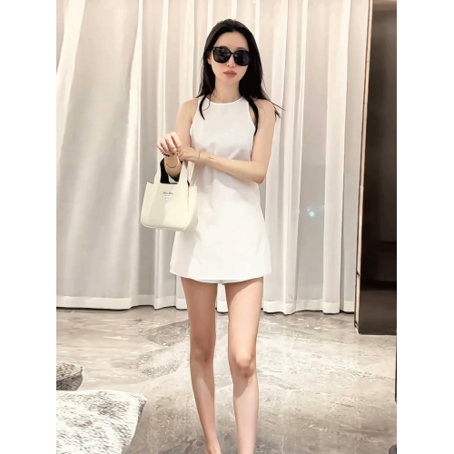 白色無袖高級感背心連衣裙女2025夏季新款辣妹氣質收腰小個子短裙