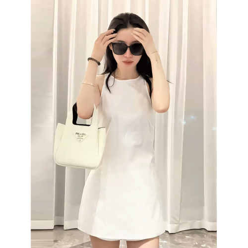 白色無袖高級感背心連衣裙女2025夏季新款辣妹氣質收腰小個子短裙