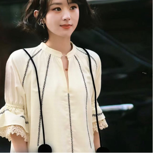 趙麗穎同款氣質刺綉毛球喇叭袖襯衫連衣裙女2025夏季新減齡娃娃裙