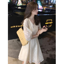 法式精緻V領泡泡袖小裙子2025年新款溫柔系甜美風初戀浪漫連衣裙