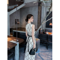 高級感法式無袖背心連衣裙女2025年夏季新款收腰時尚氣質系帶長裙