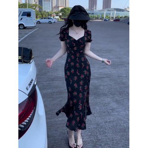 黑色碎花連衣裙女2025夏季新款法式復古赫本風魚尾裙修身顯瘦長裙