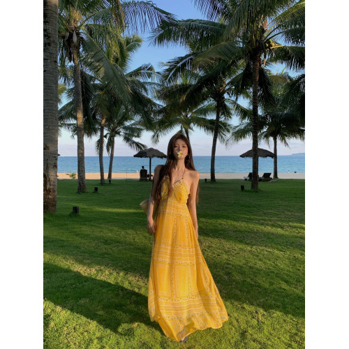 夏日絕美氣質黃色吊帶連衣裙子女裝夏季2025新款海邊度假沙灘長裙