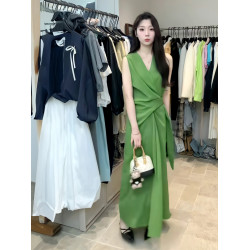 法式V領一片式連衣裙女2025夏季新款高級感氣質收腰顯瘦無袖長裙