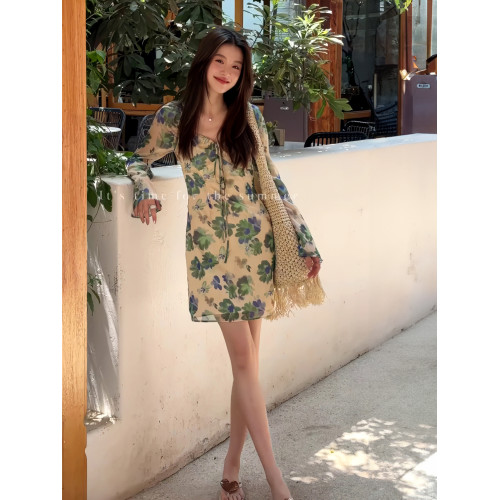 2025夏季復古美拉德綠色長袖收腰碎花連衣裙女氣質高級短款裙子