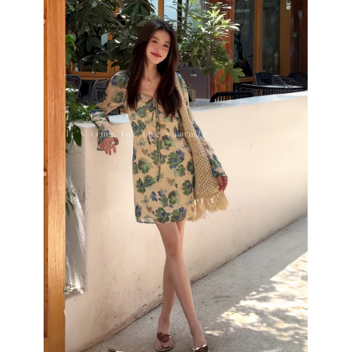2025夏季復古美拉德綠色長袖收腰碎花連衣裙女氣質高級短款裙子