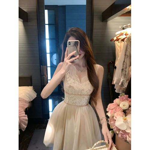 純欲性感蕾絲連衣裙女夏裝高級感氣質收腰溫柔風杏色無袖短裙