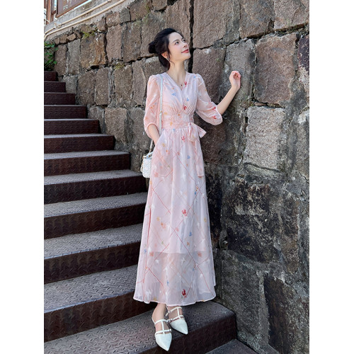 粉色碎花連衣裙女2025夏季新款小衆設計感氣質收腰顯瘦長裙大裙擺