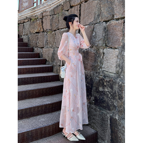 粉色碎花連衣裙女2025夏季新款小衆設計感氣質收腰顯瘦長裙大裙擺