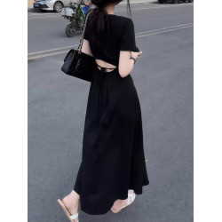 黑色連衣裙女2025夏季新款法式赫本風小黑裙小衆設計露背顯瘦長裙