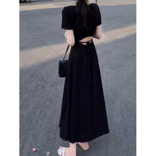 黑色連衣裙女2025夏季新款法式赫本風小黑裙小衆設計露背顯瘦長裙