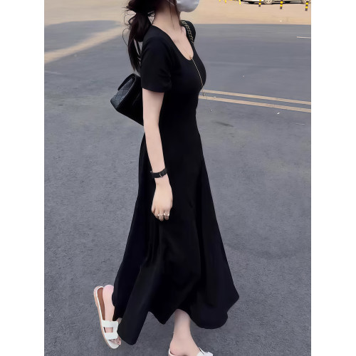 黑色連衣裙女2025夏季新款法式赫本風小黑裙小衆設計露背顯瘦長裙