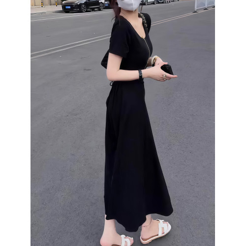 黑色連衣裙女2025夏季新款法式赫本風小黑裙小衆設計露背顯瘦長裙