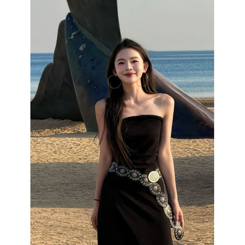 法式高級設計感黑色抹胸連衣裙女夏季新款氣質收腰顯瘦度假長裙子