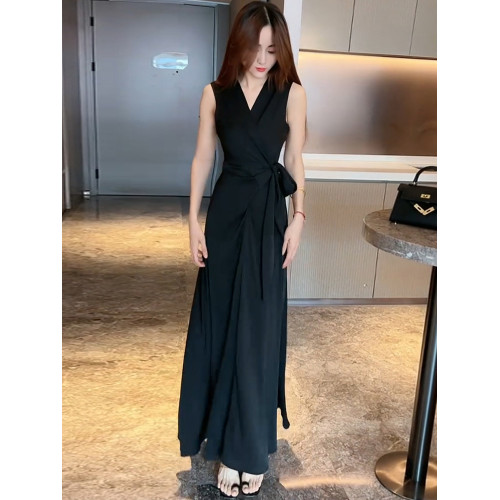 赫本風無袖v領黑色連衣裙女夏季新款高級感法式綁帶收腰絕美長裙