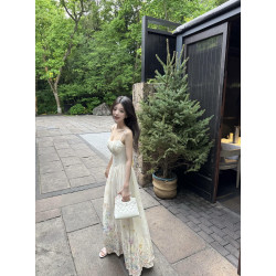 【秘鏡花園】重工刺綉吊帶連衣裙女度假風收腰顯瘦海邊絕美長裙子