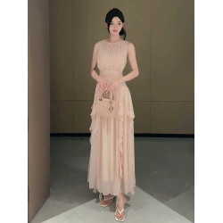 法式高級感粉色掛脖無袖連衣裙女夏季小衆設計感荷葉邊收腰長裙子