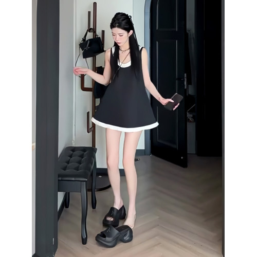 法式高級感黑色背心連衣裙女夏季新款小衆設計感寬松a字短款裙子
