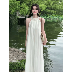 法式設計感無袖掛脖吊帶連衣裙女2025夏季新款寬松顯瘦度假風長裙