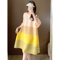 三宅風連衣裙2025夏季新款寬松大碼胖mm孕婦遮肚褶皺直筒裙子