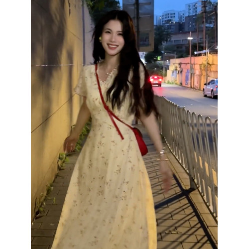 法式黃色v領碎花短袖連衣裙子女裝夏季2025新款夏日絕美收腰長裙